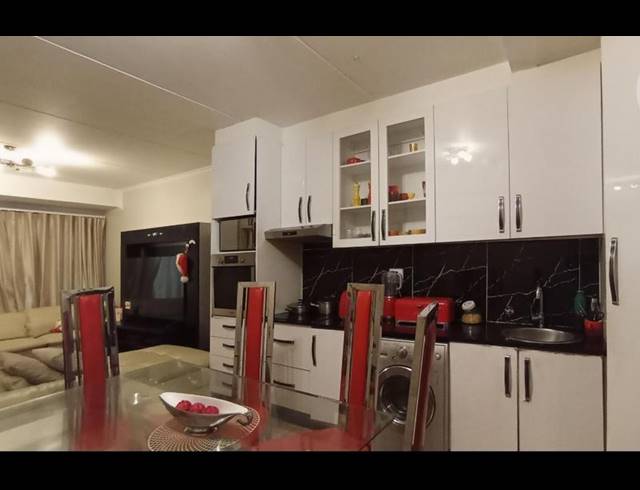 2 BEDROOM APARTMENT FOR SALE IN SUNNINGHILL